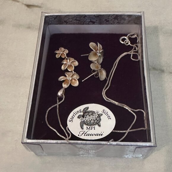 Hawaiian Sterling Silver Flower Earrings and Necklace Set - Picture 8 of 8